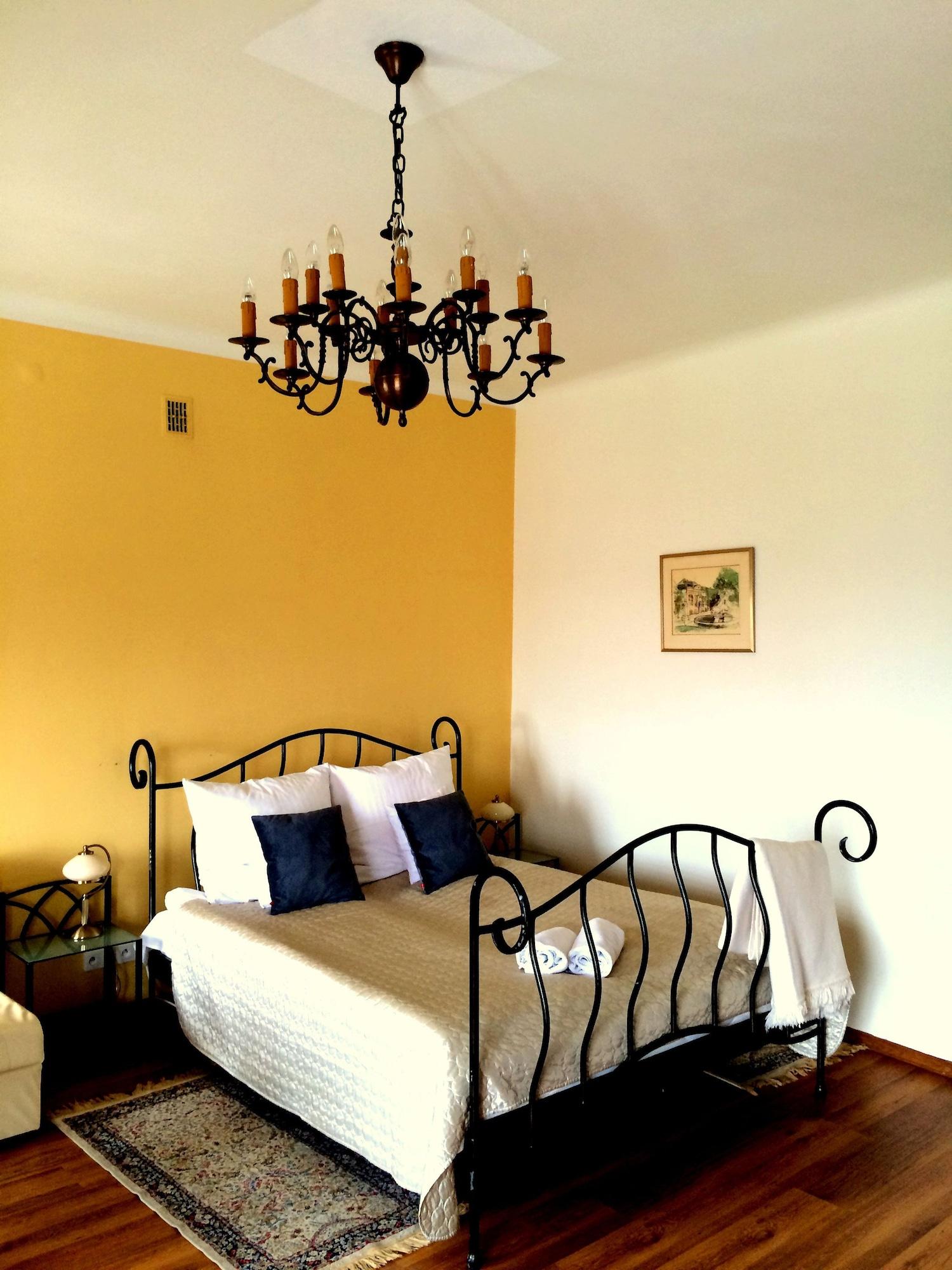 Bed & Breakfast Goscinne Dom Literatury 3*