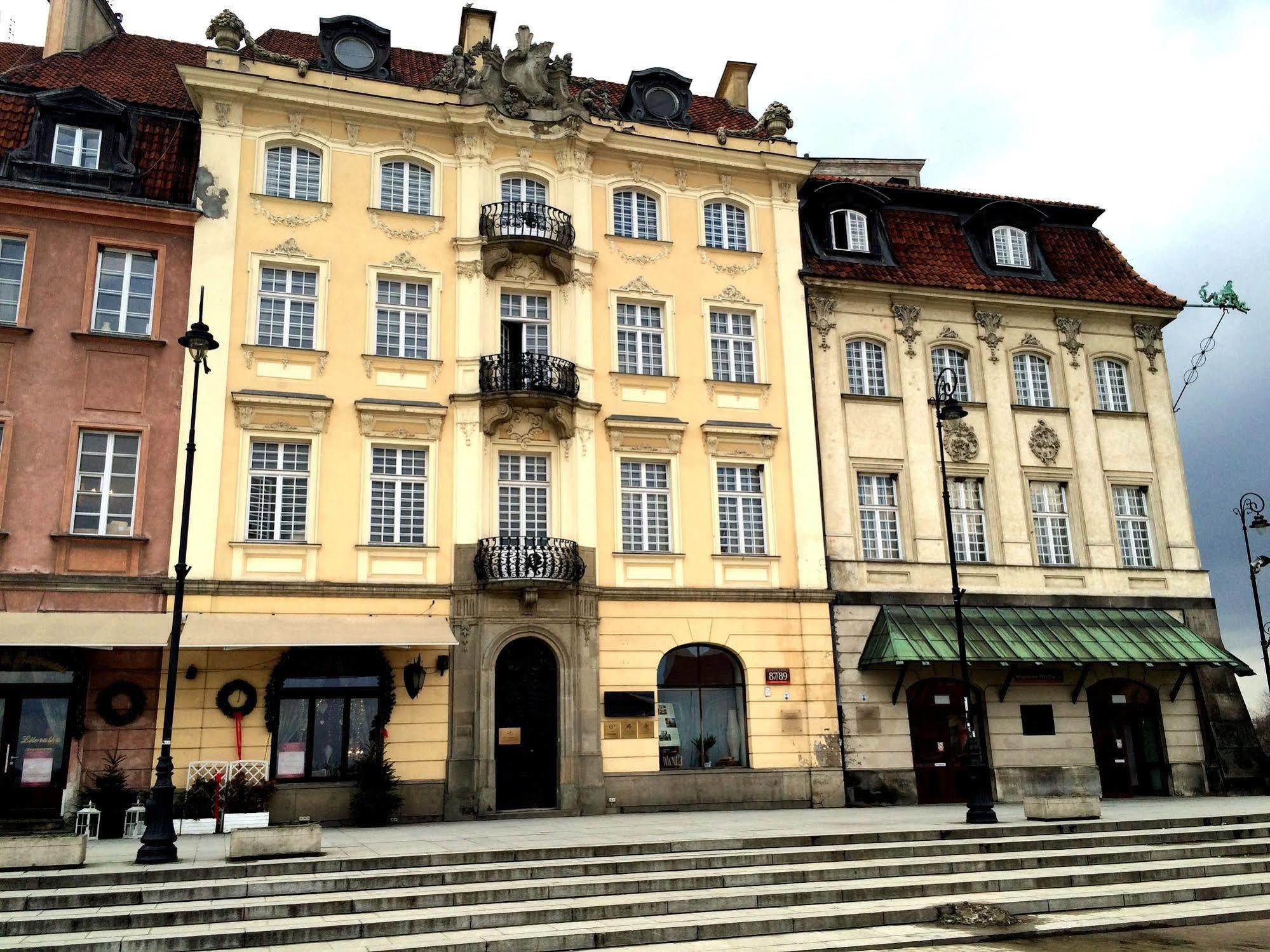 Goscinne Dom Literatury Bed & Breakfast 3*