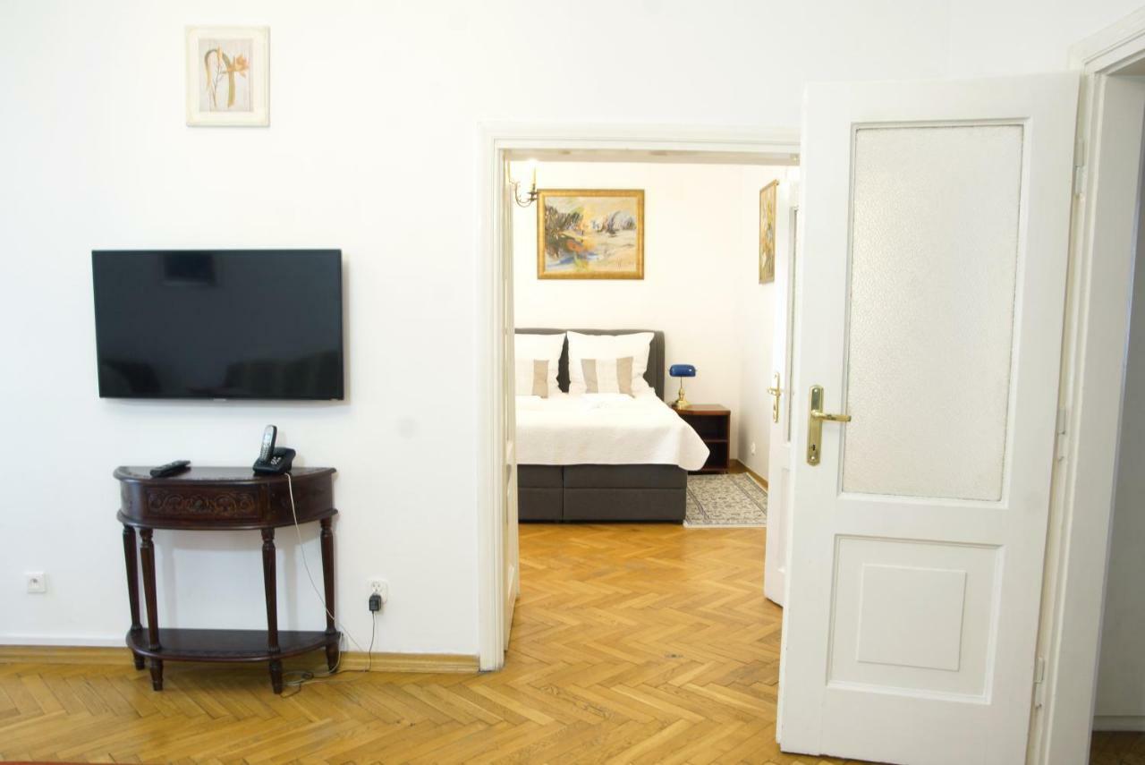 Bed & Breakfast Goscinne Dom Literatury 3*