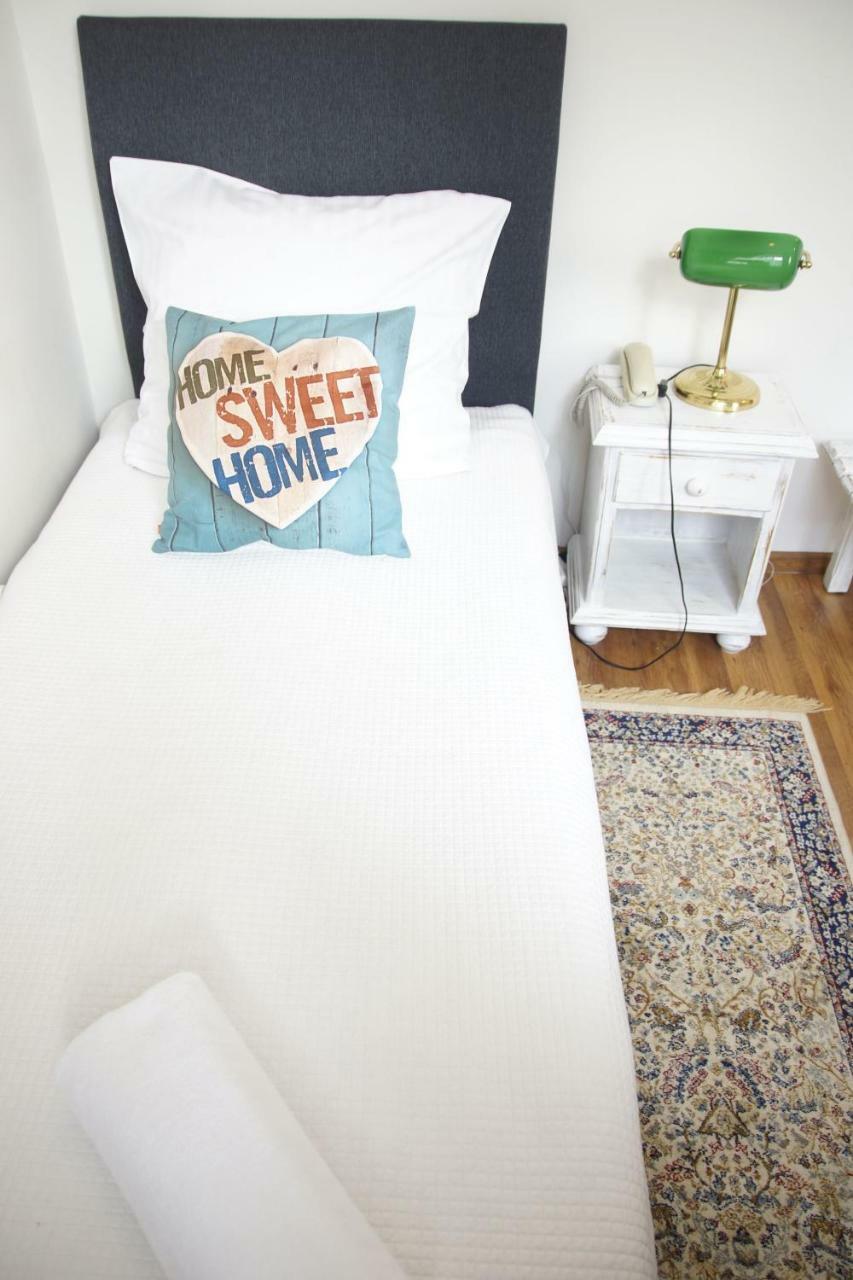 Bed & Breakfast Goscinne Dom Literatury Varšava