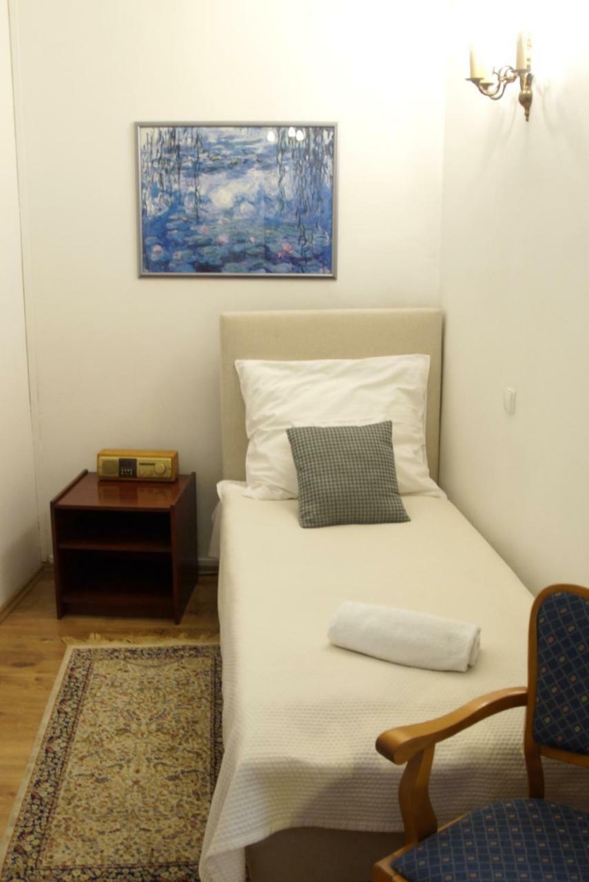 Goscinne Dom Literatury Bed & Breakfast Varšava