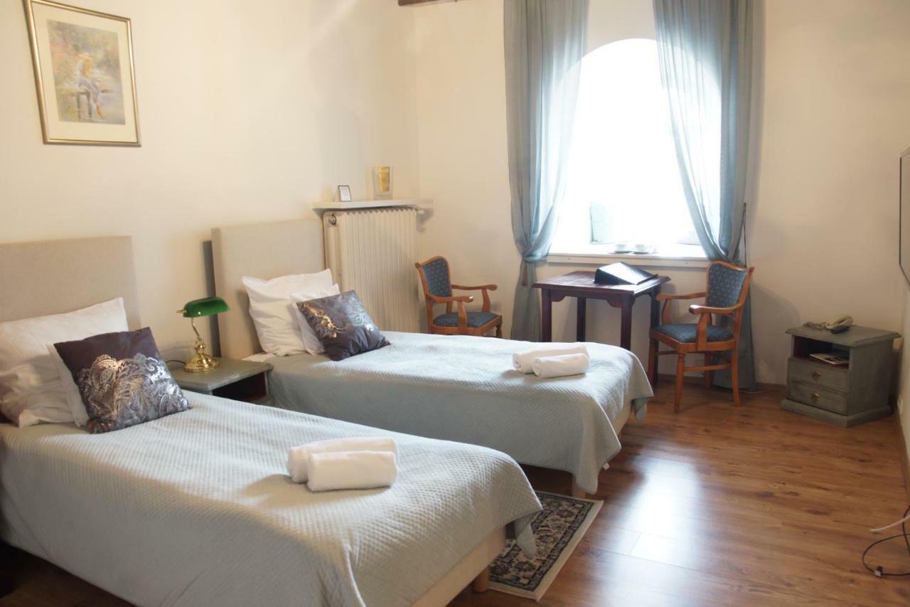 Bed & Breakfast Goscinne Dom Literatury Varšava